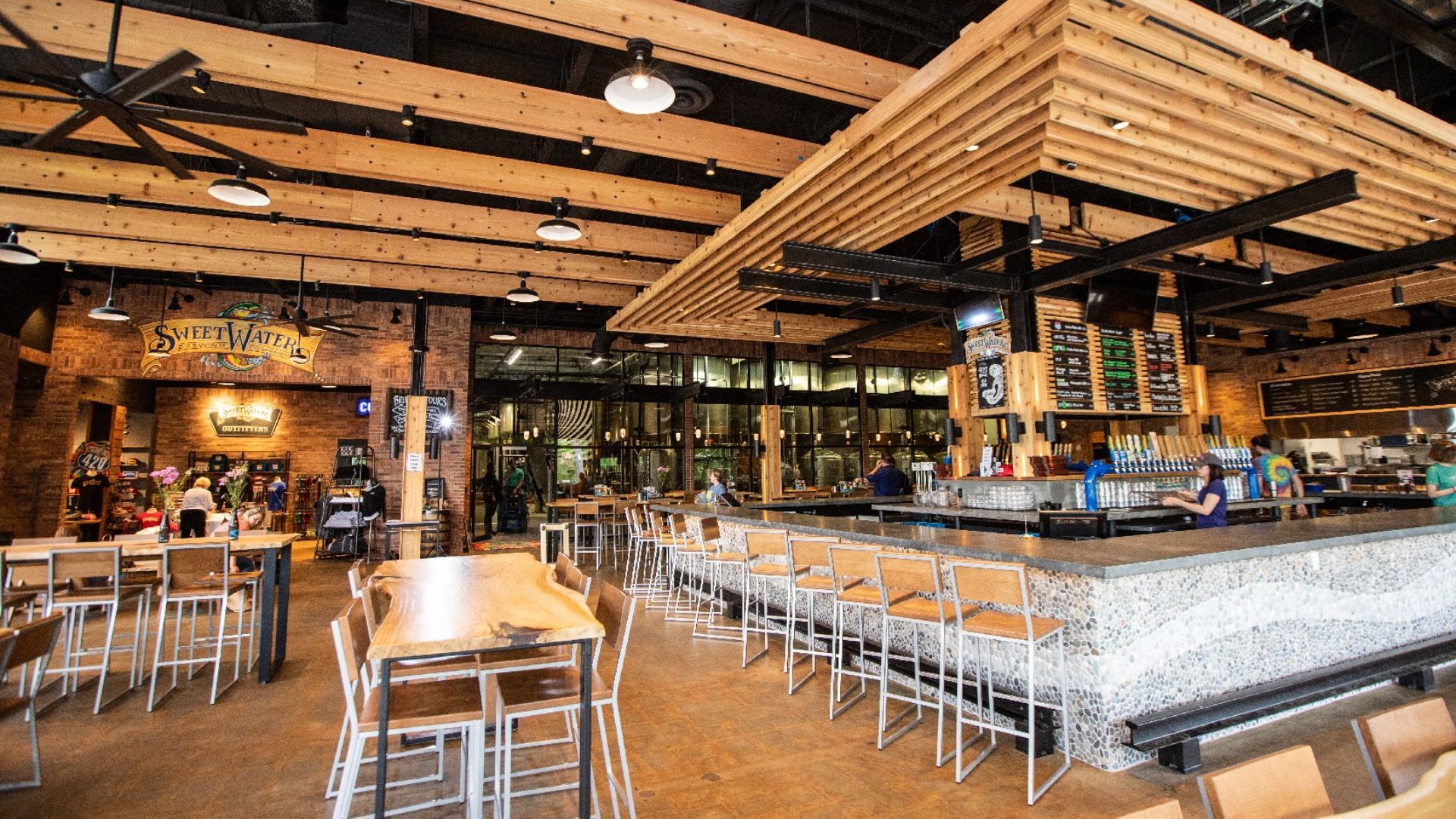 Choosing the Right Laminate Table Tops for Restaurants